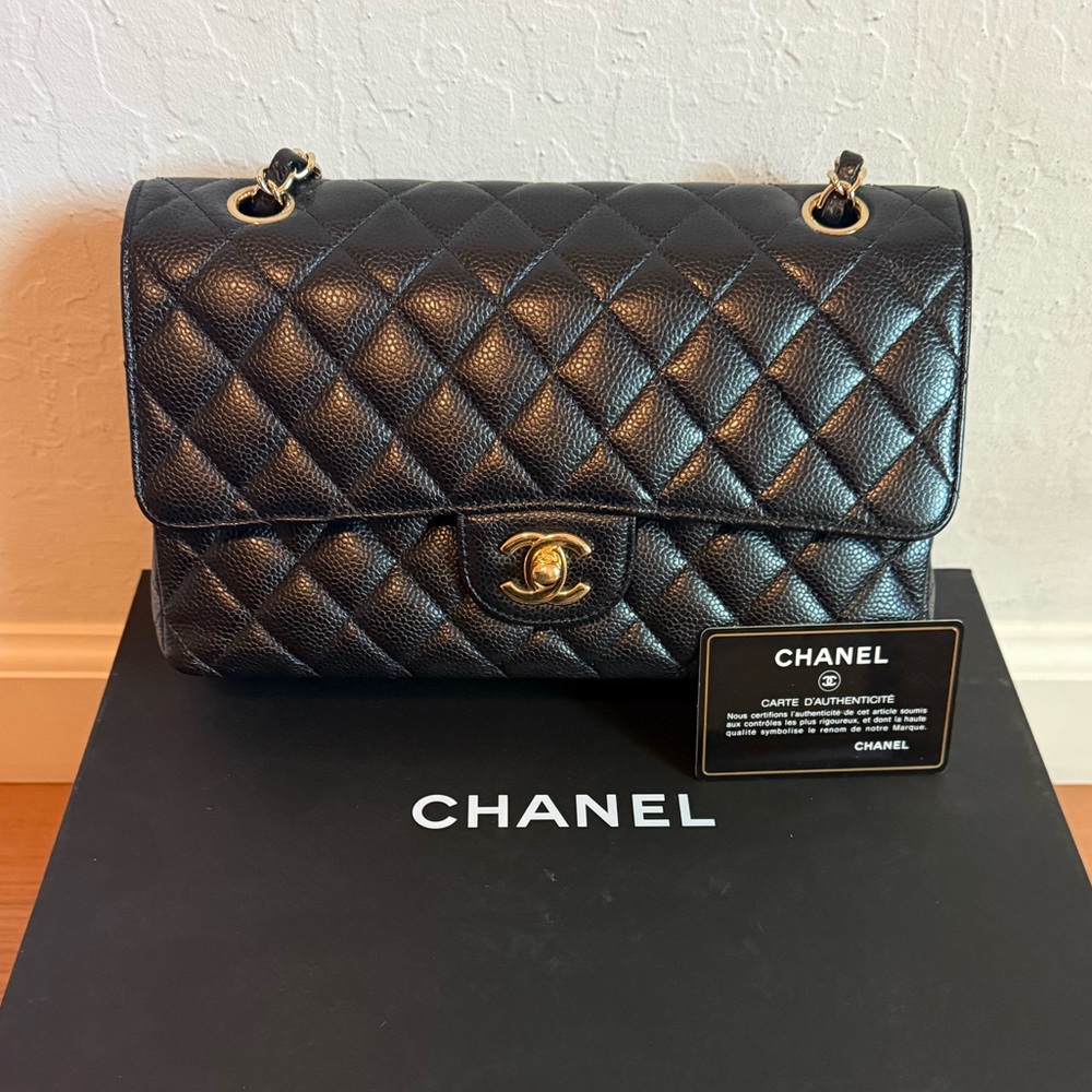 🖤 CHANEL M/L Classic Flap 🖤